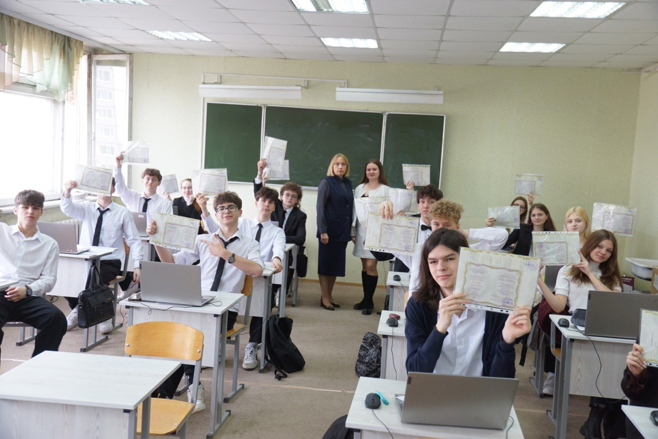 В 70 школе проходило обучение профессии «Оператор ЭВМ»..
