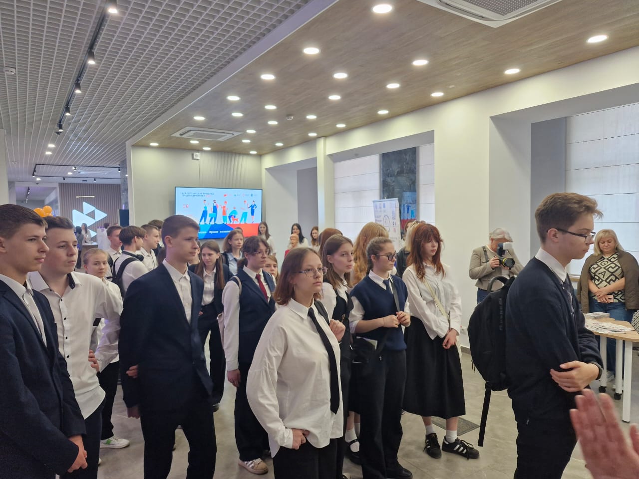 18.04.2025 года учащиеся 8 и 9 классов посетили Всероссийскую ярмарку трудоустройства..
